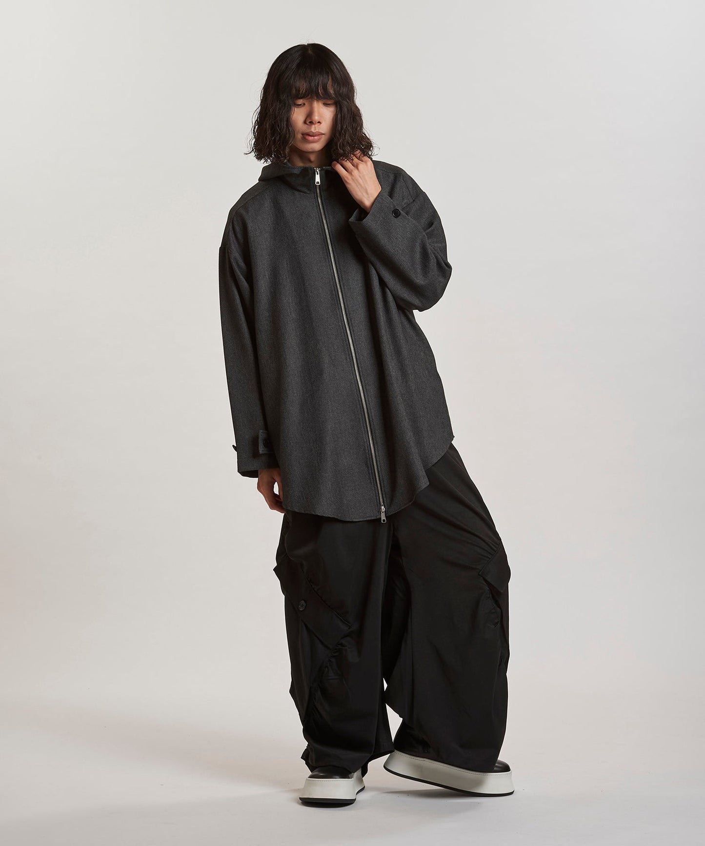 GRAY Model:H180cm