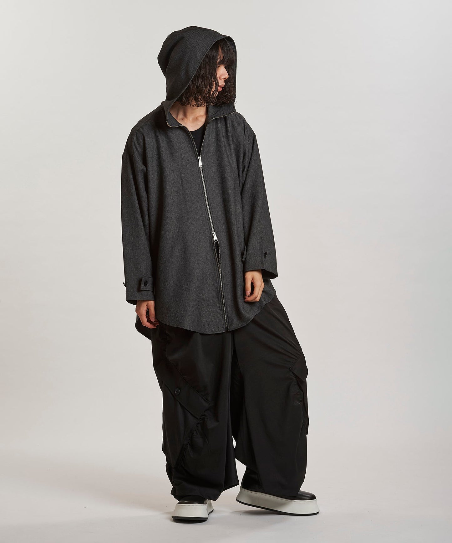 GRAY Model:H180cm