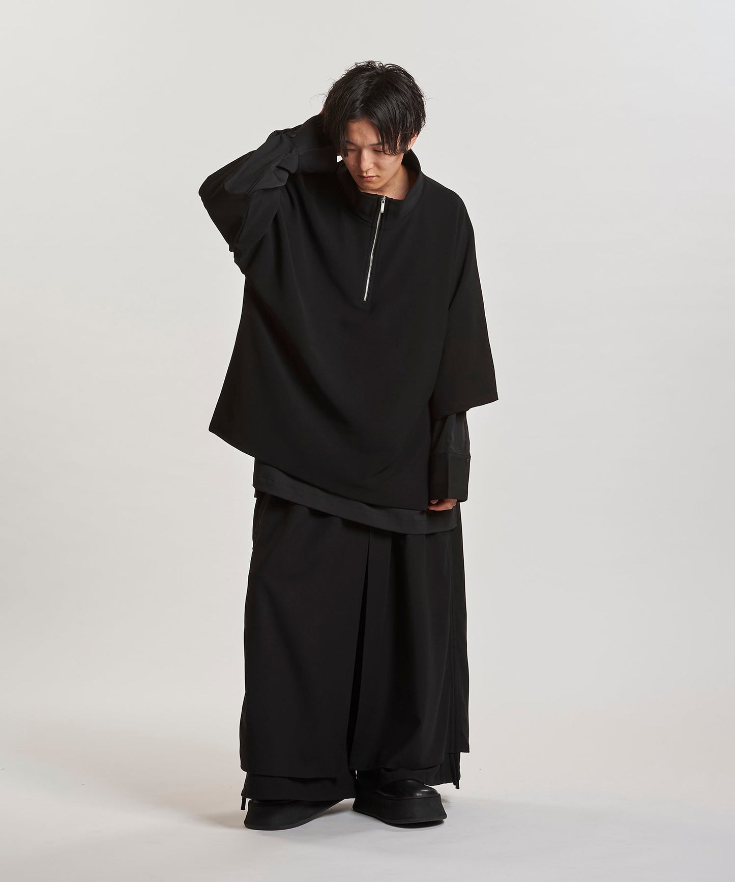 BLACK Model:H169cm
