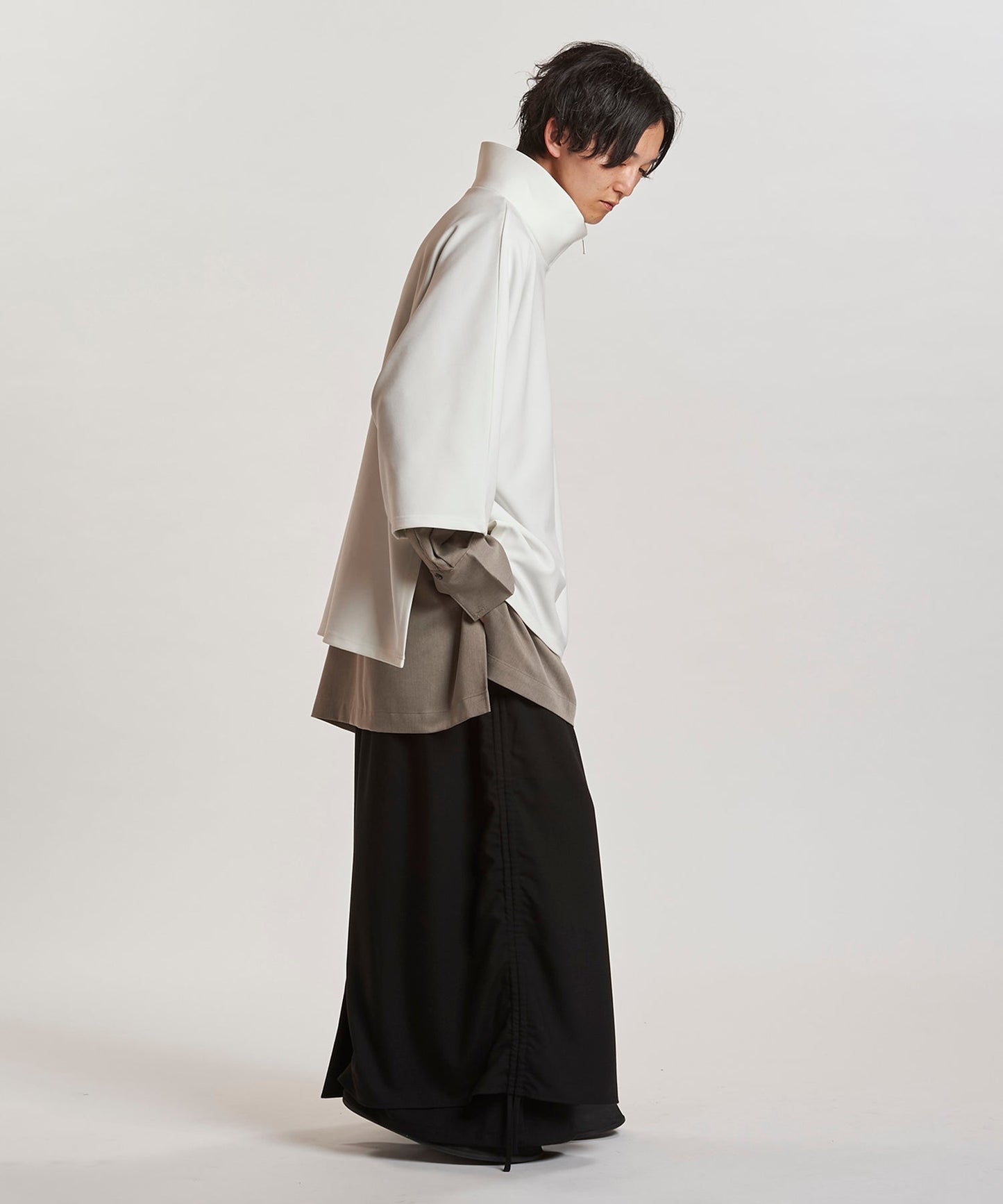 WHITE Model:H169cm