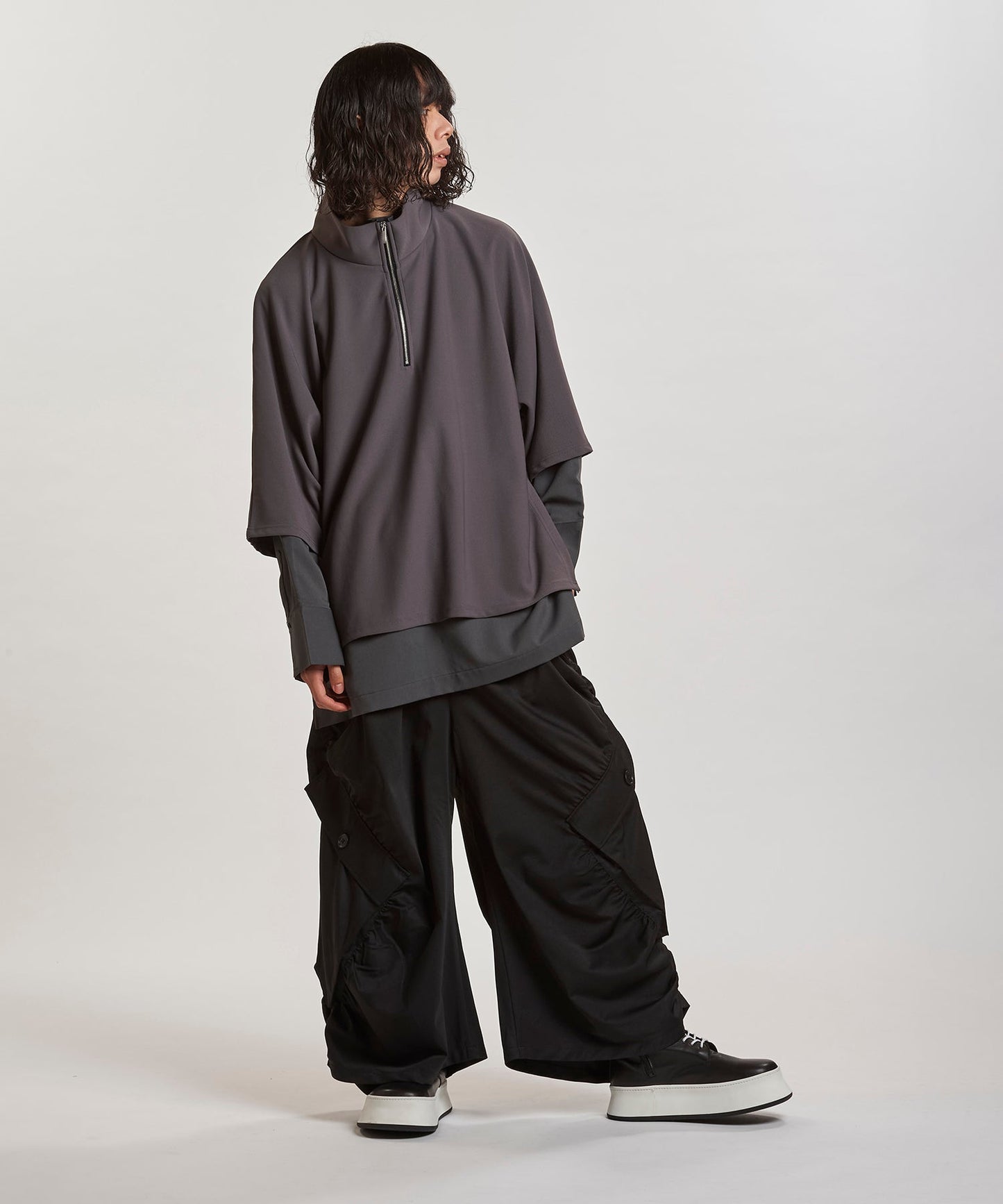 GRAY Model:H180cm
