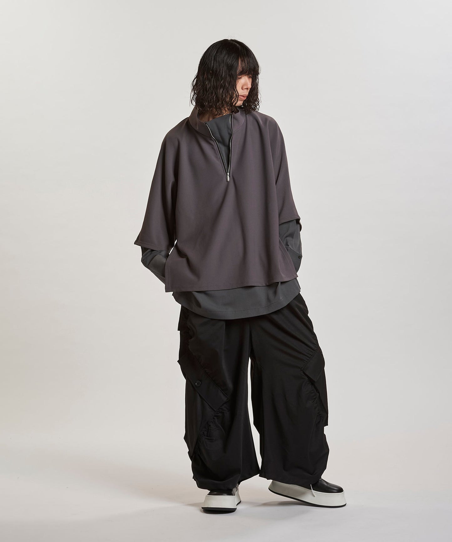 GRAY Model:H180cm