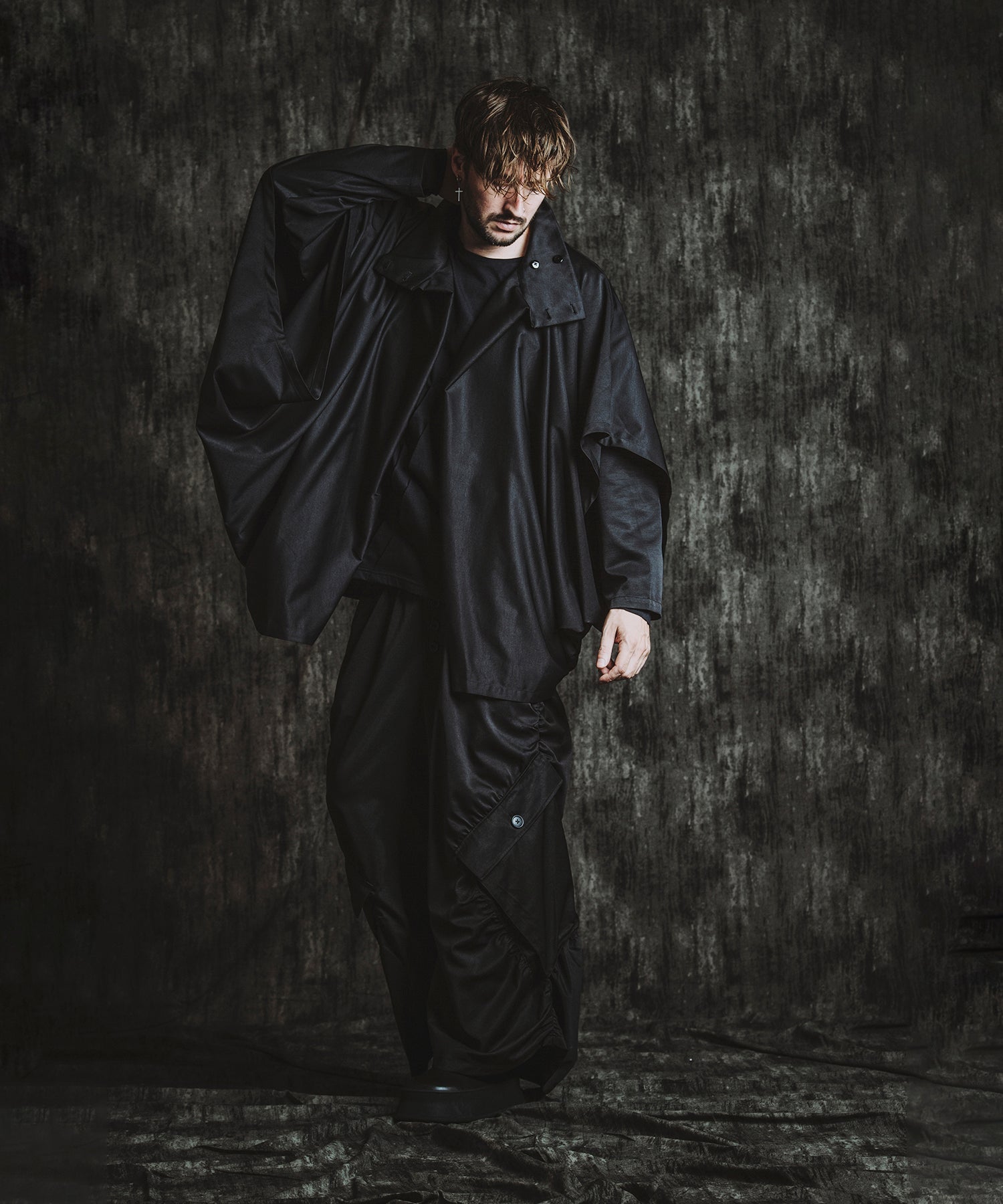 BLACK Model:H182cm