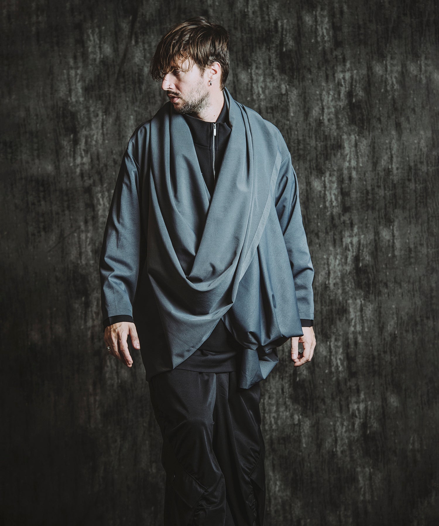 GRAY Model:H182cm