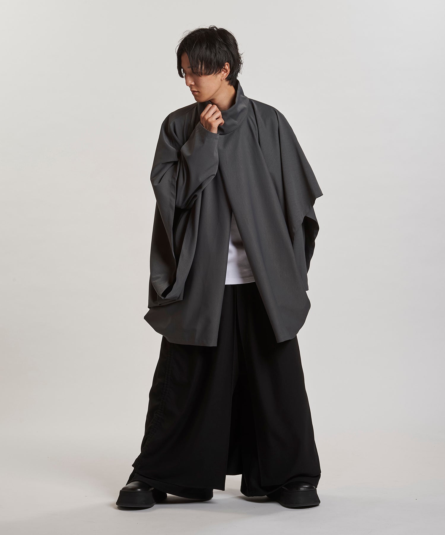 GRAY Model:H169cm