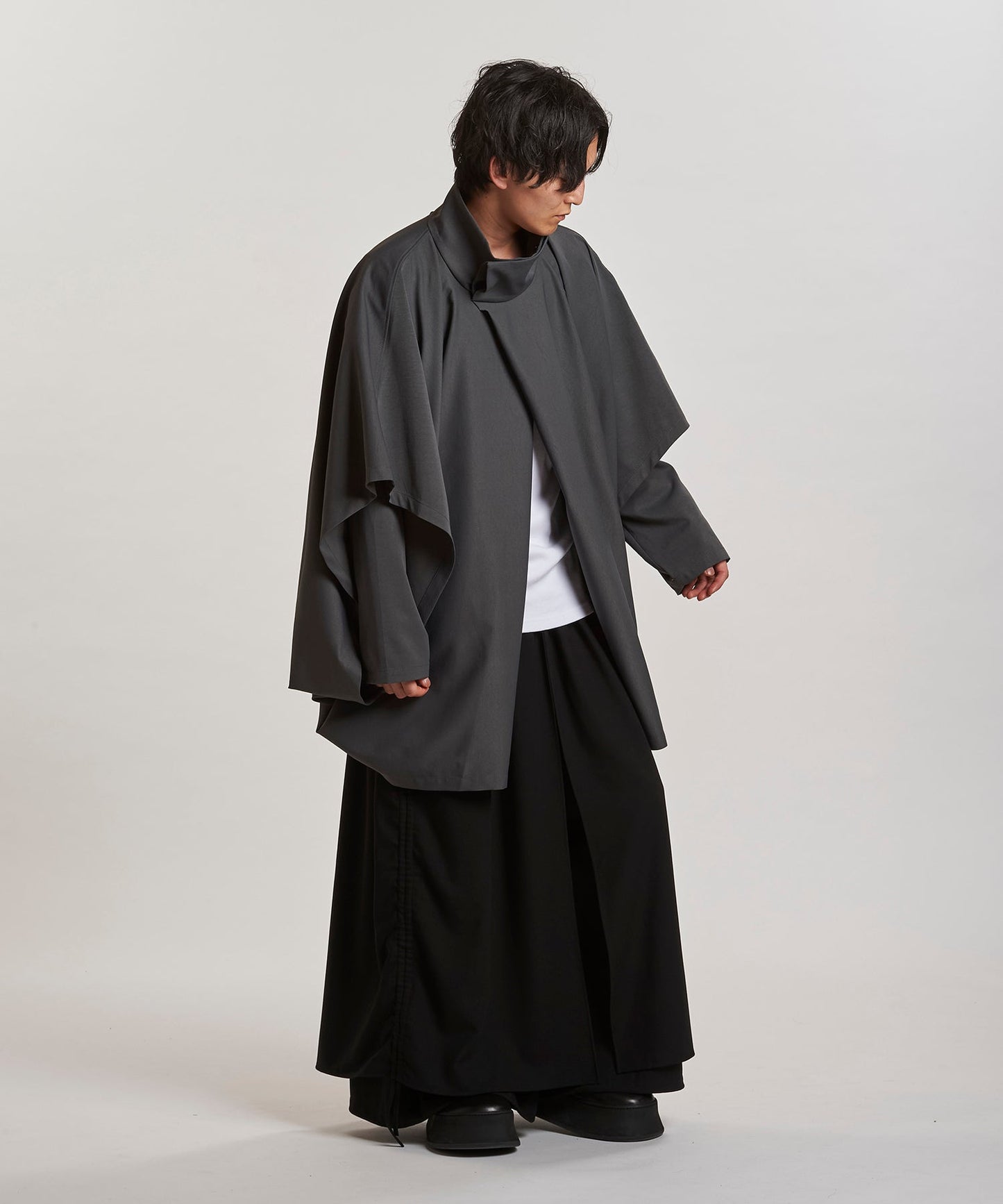 GRAY Model:H169cm