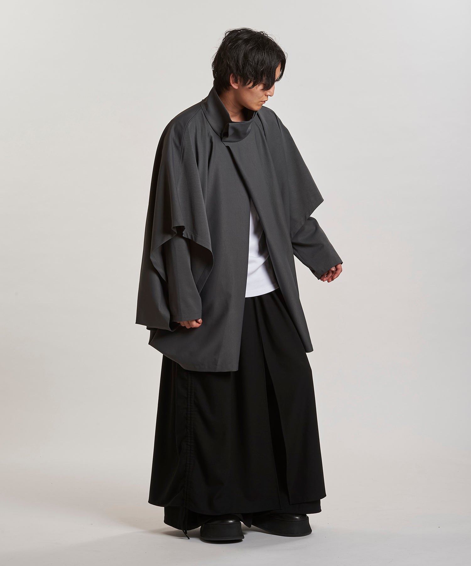 GRAY Model:H169cm