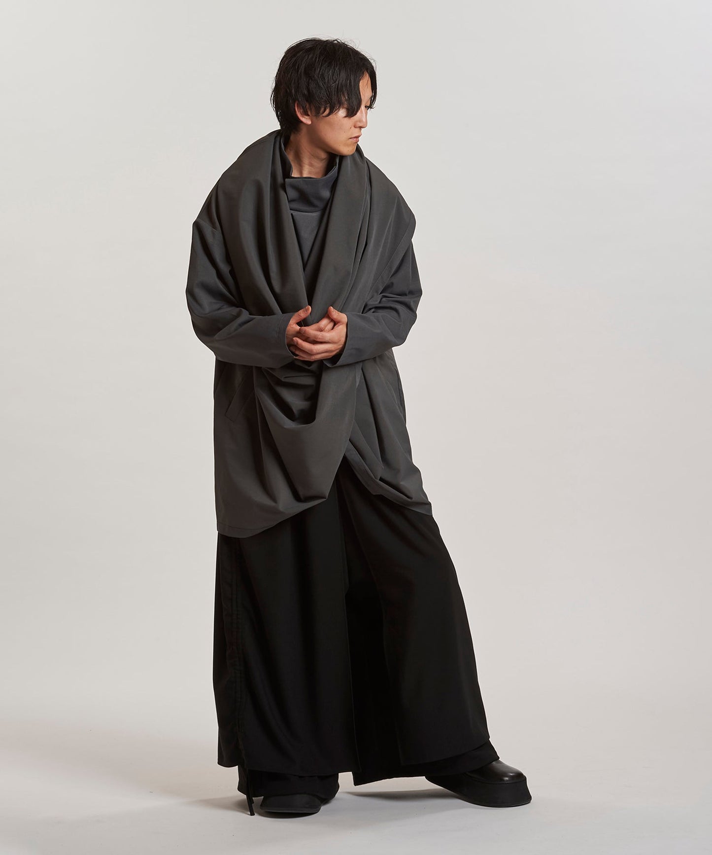 GRAY Model:H169cm