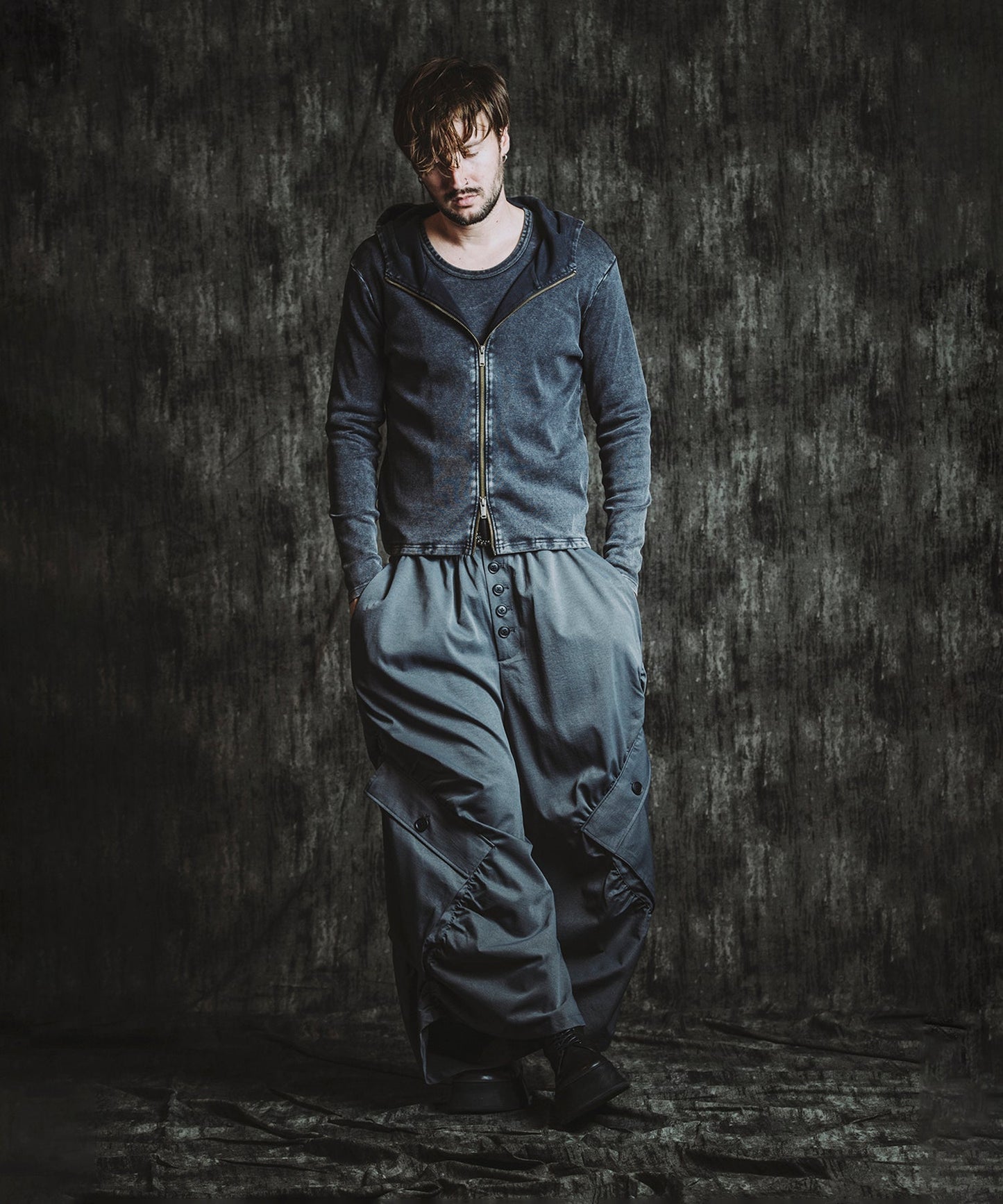 GRAY Model:H182cm