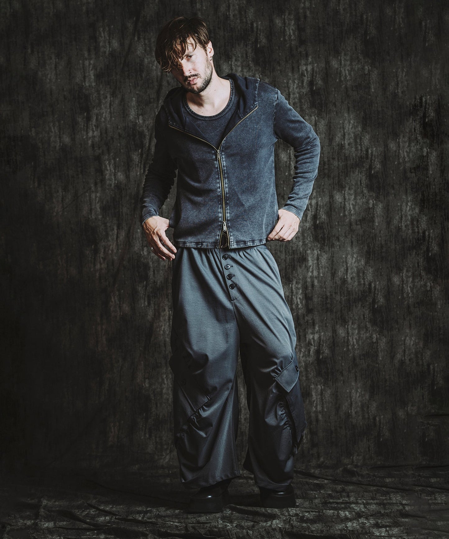 GRAY Model:H182cm