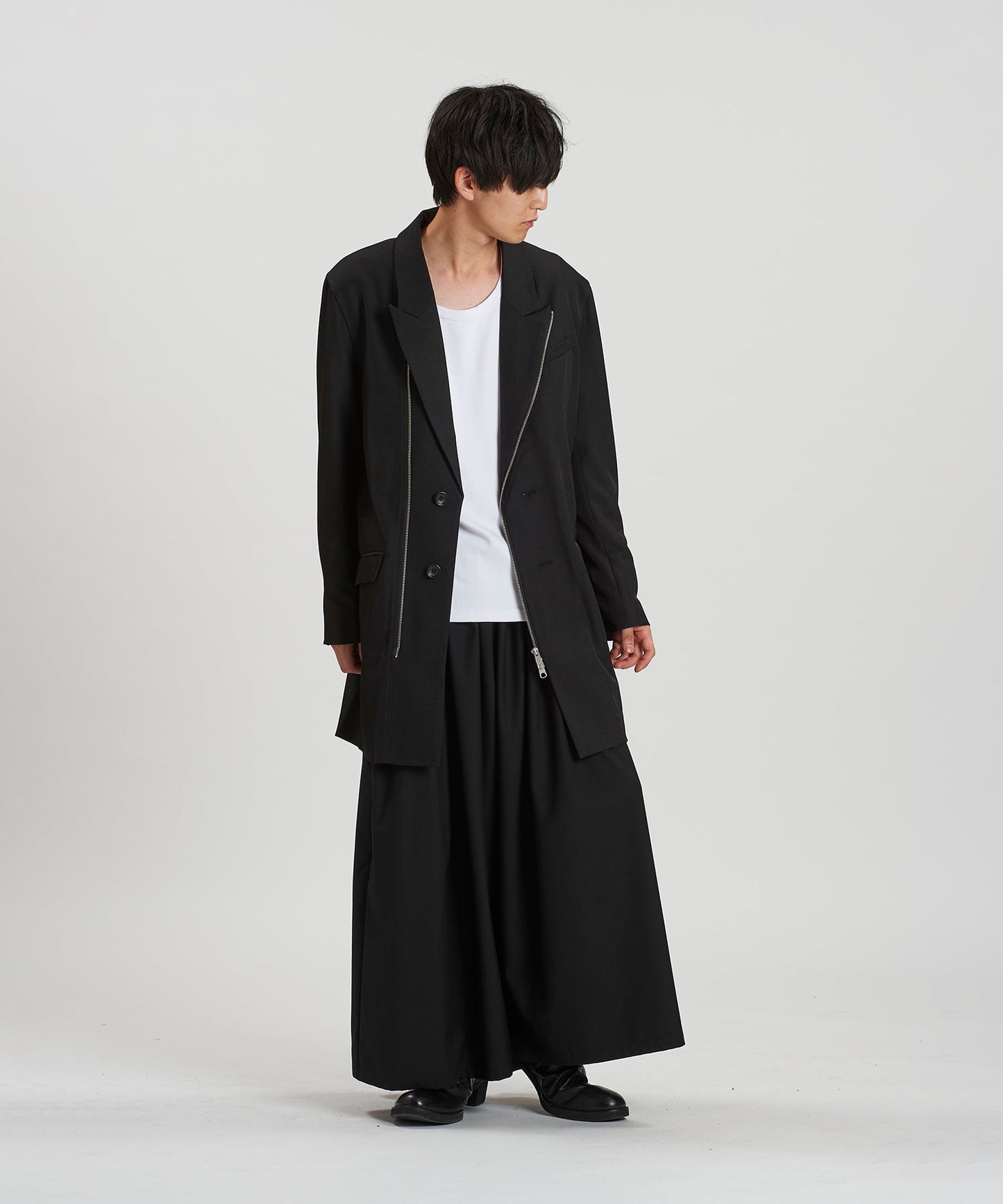 BLACK Model:H169cm