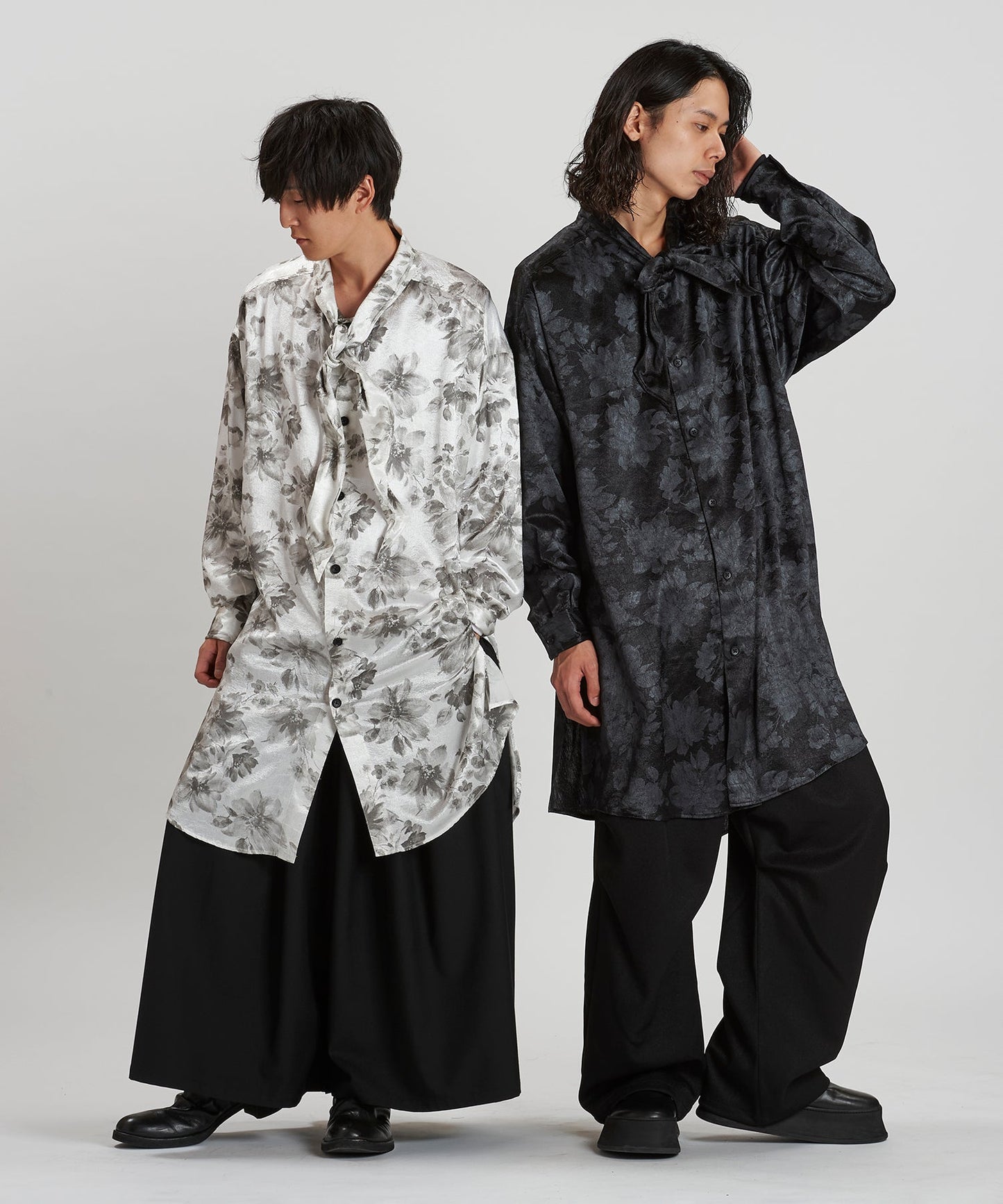 WHITE Model:H169cm / BLACK Model:H180cm