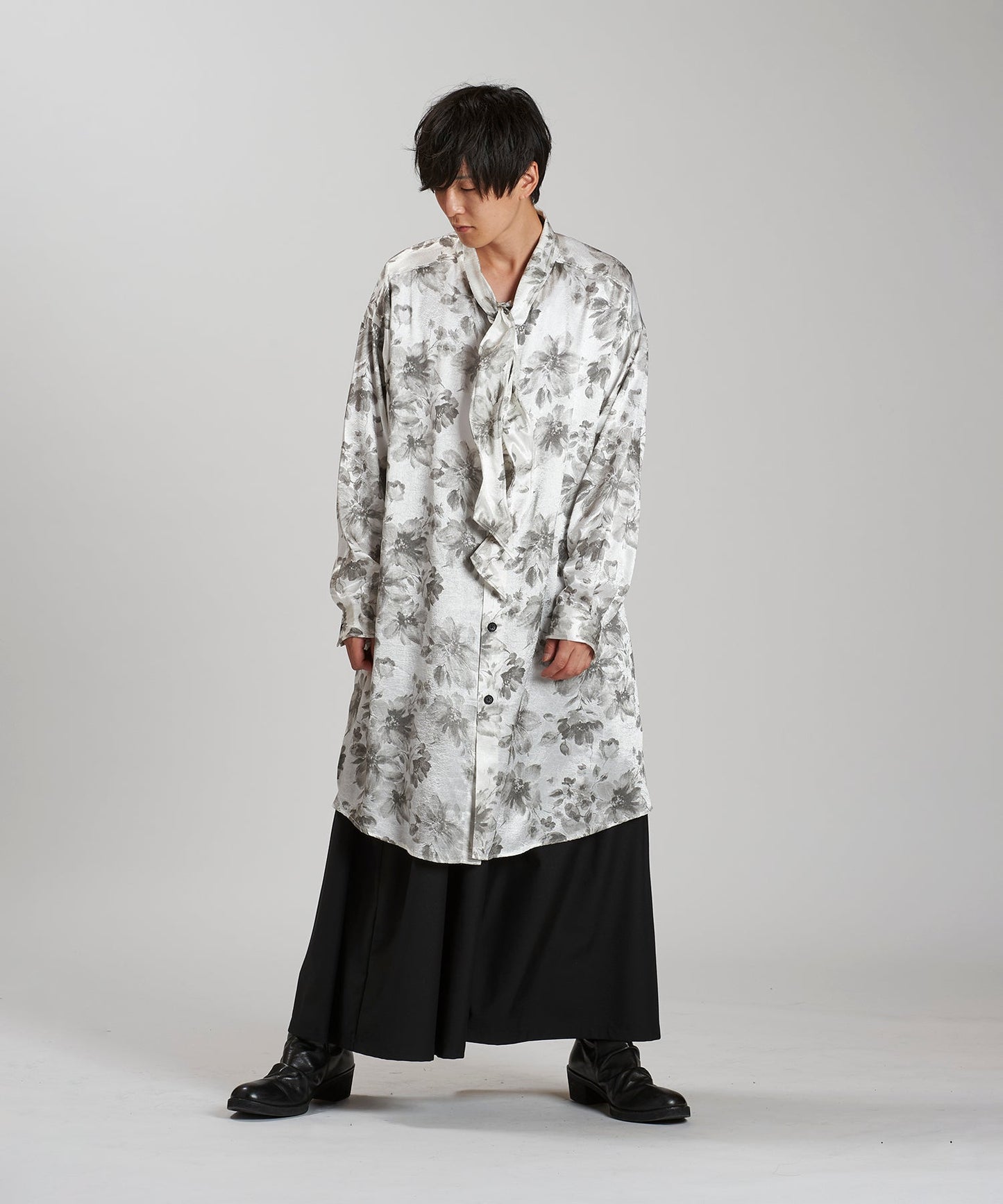 WHITE Model:H169cm