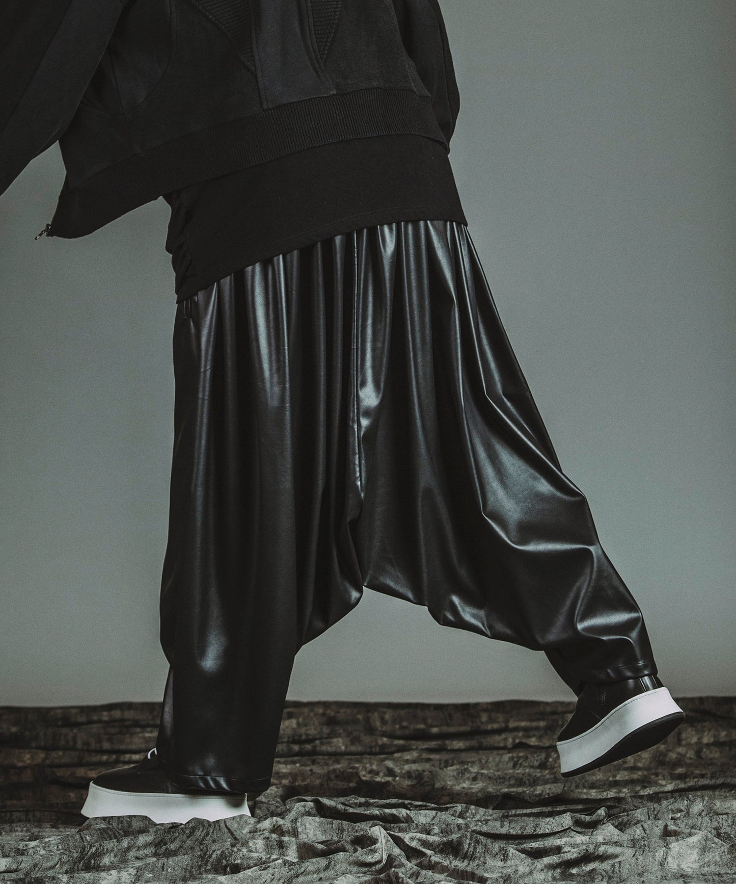 BLACK Model:H182cm