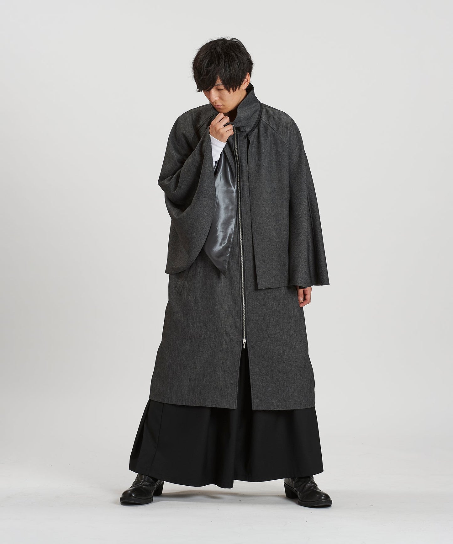 GRAY Model:H169cm