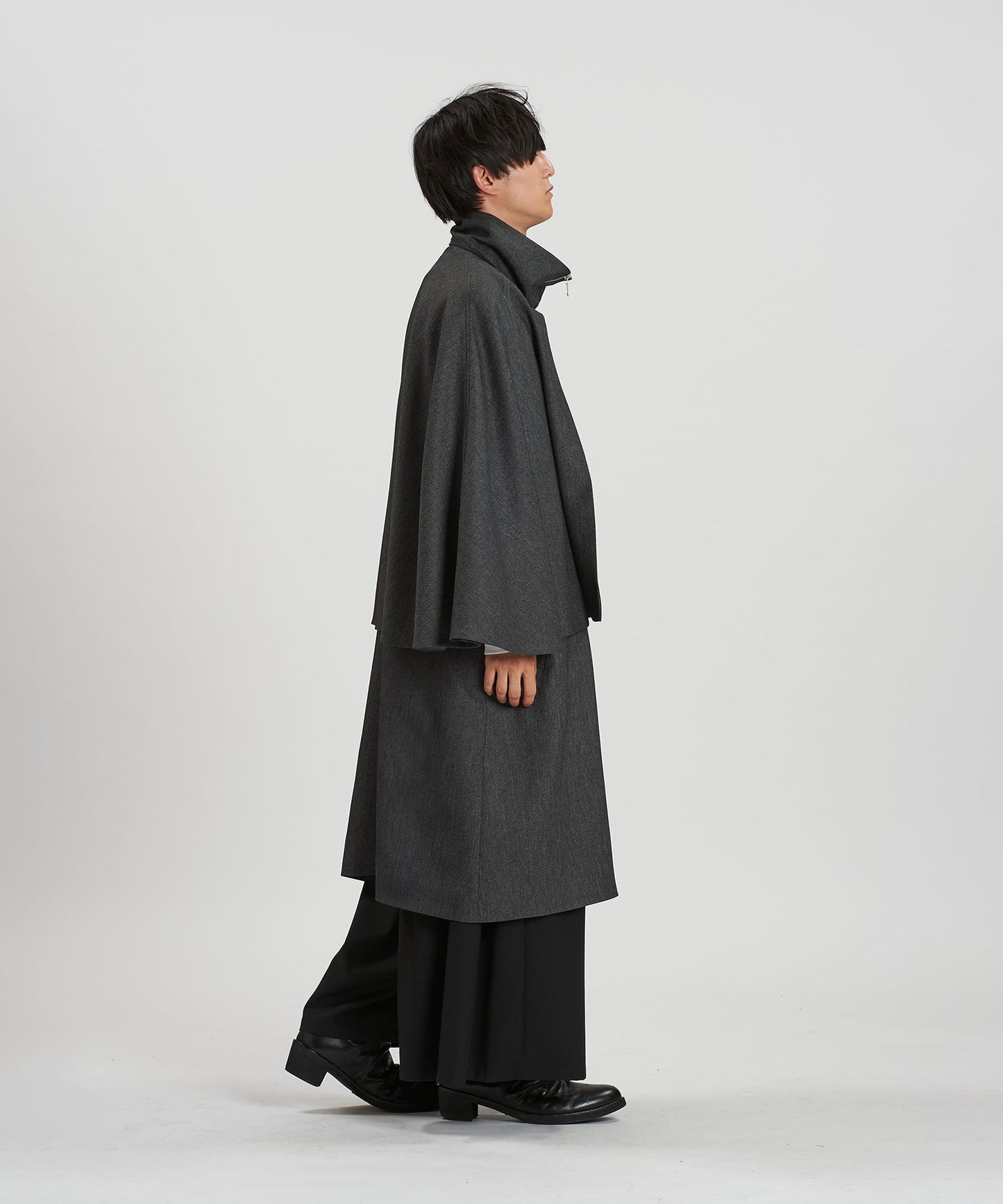GRAY Model:H169cm