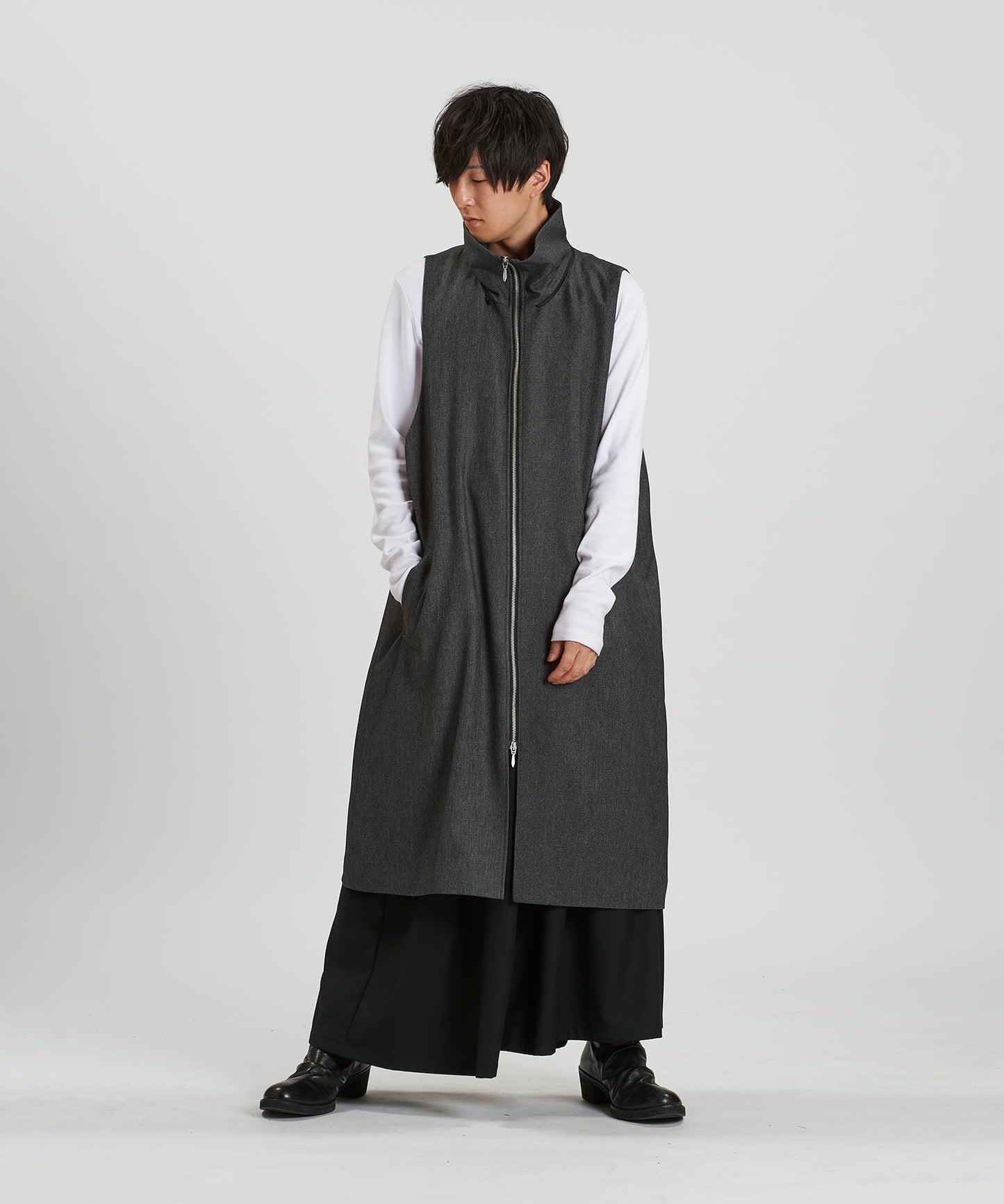 GRAY Model:H169cm