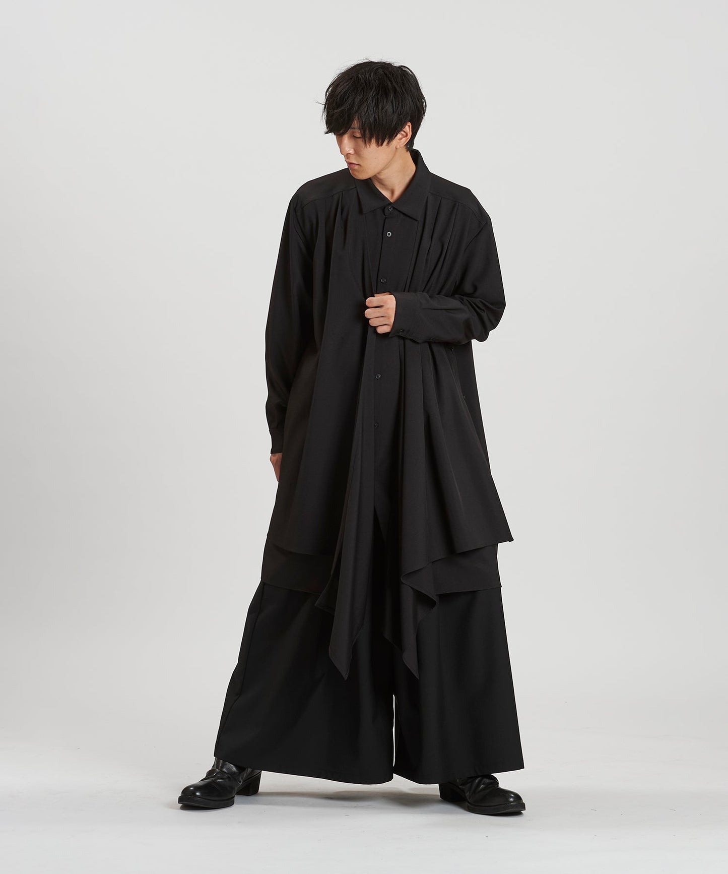 BLACK Model:H169cm