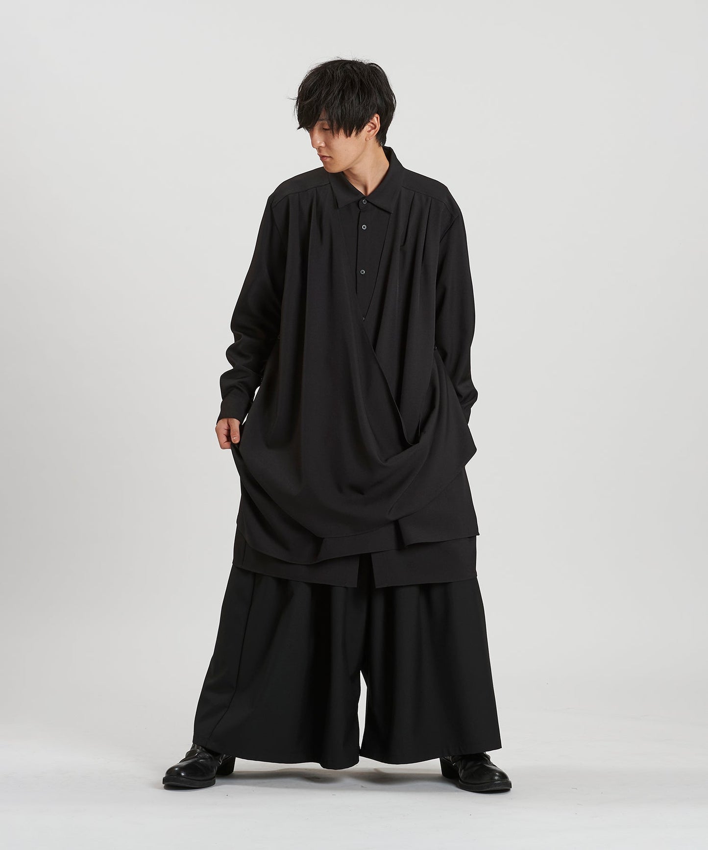 BLACK Model:H169cm
