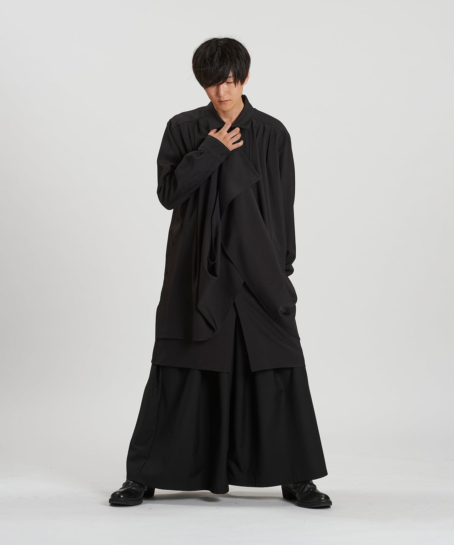 BLACK Model:H169cm