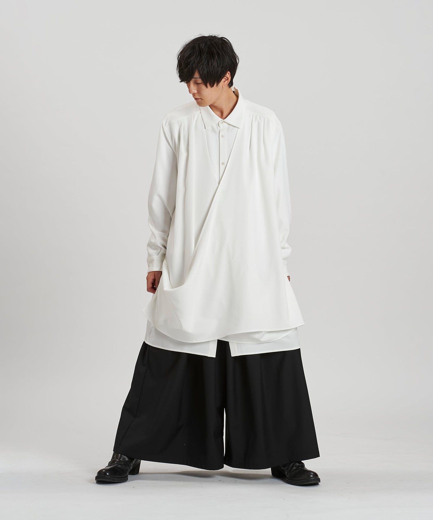 WHITE Model:H169cm