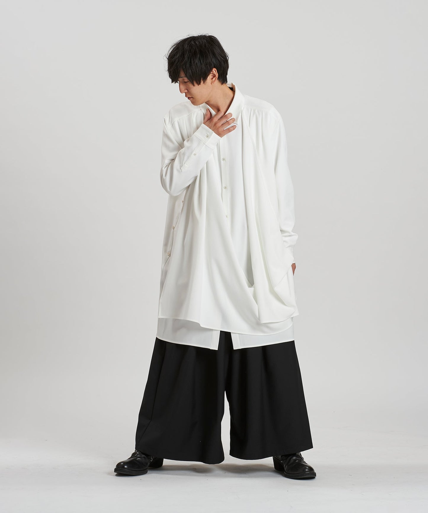 WHITE Model:H169cm