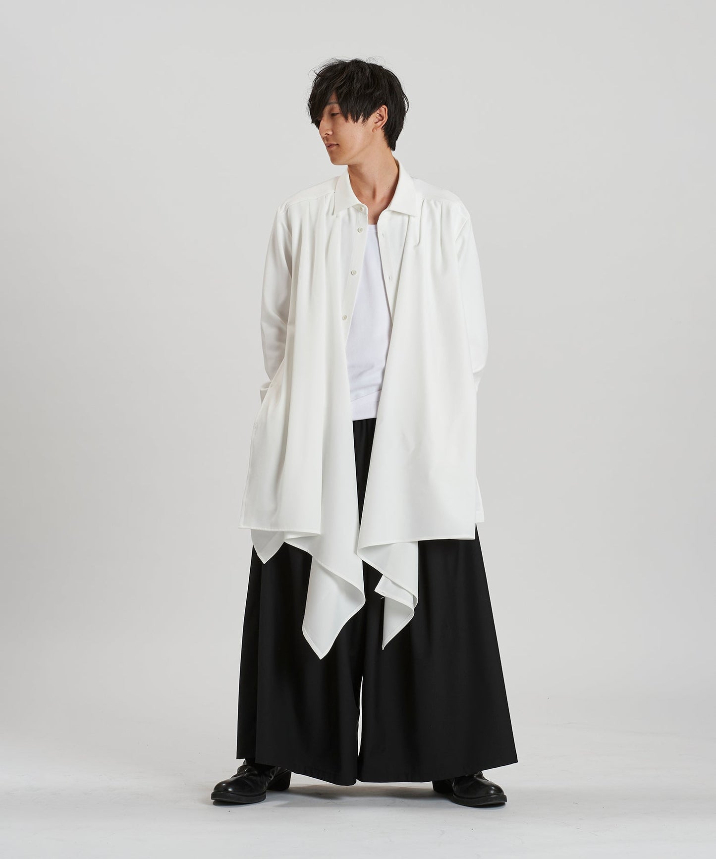 WHITE Model:H169cm