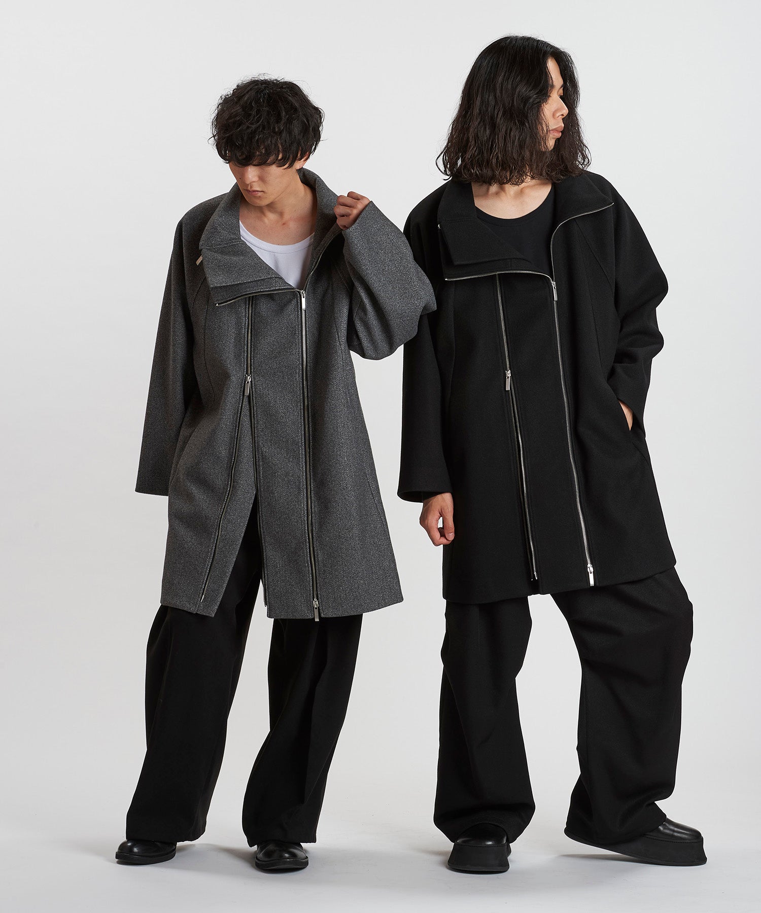 GRAY Model:H169cm / BLACK Model:H180cm