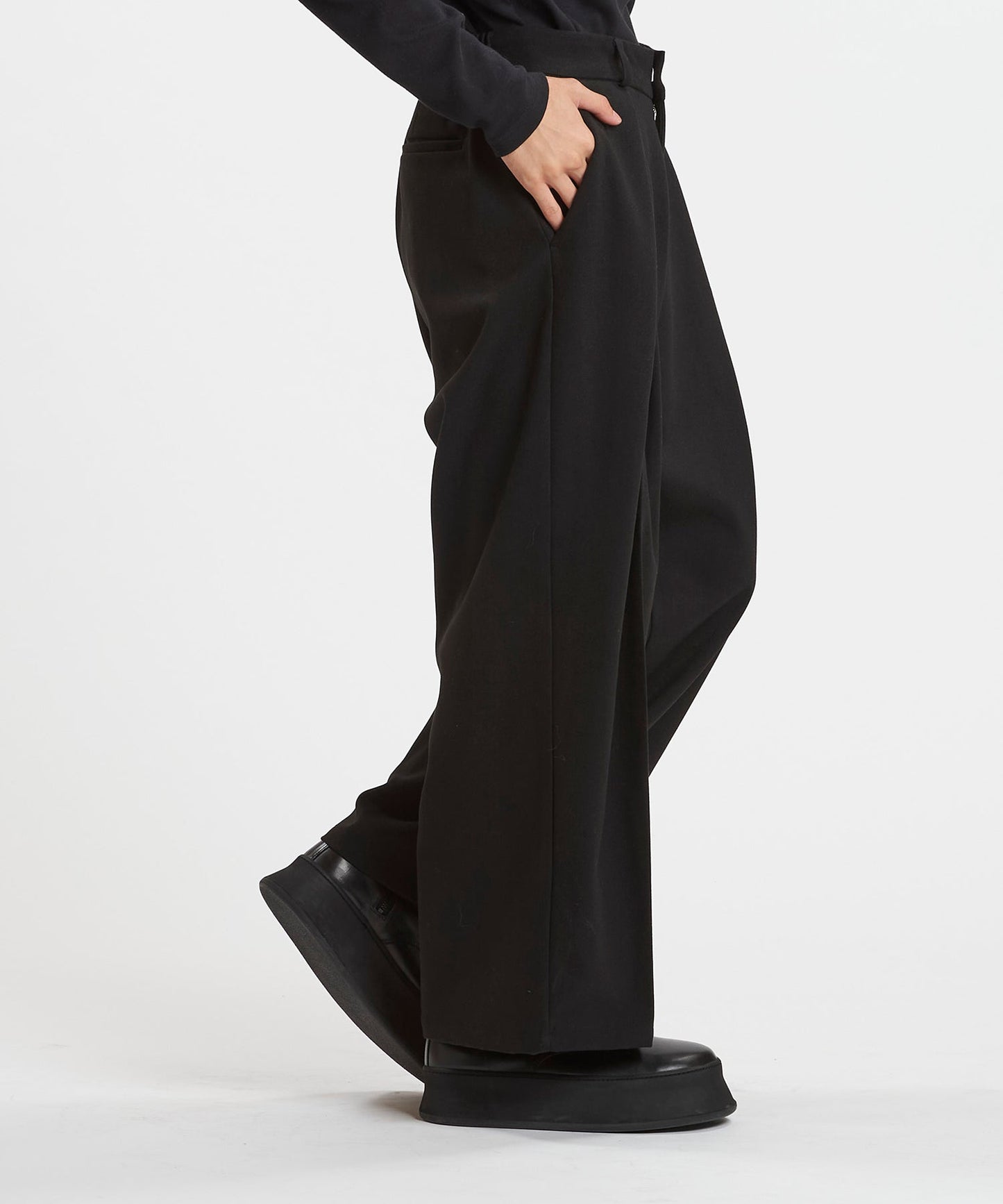 クロスタックワイドトラウザーズ