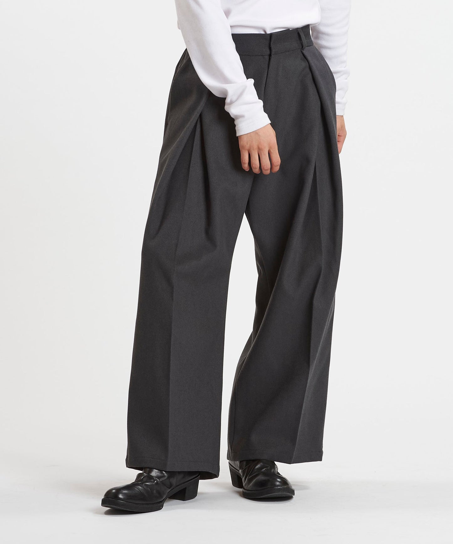 クロスタックワイドトラウザーズ