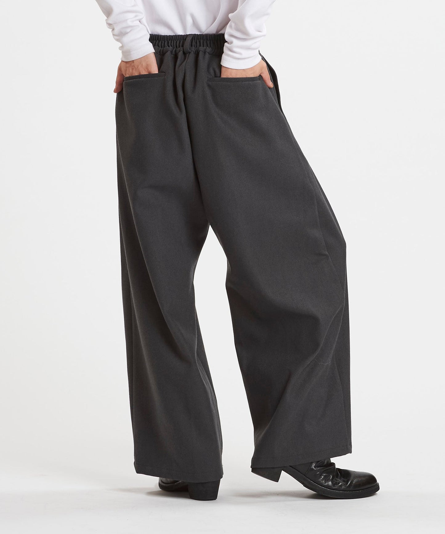 クロスタックワイドトラウザーズ