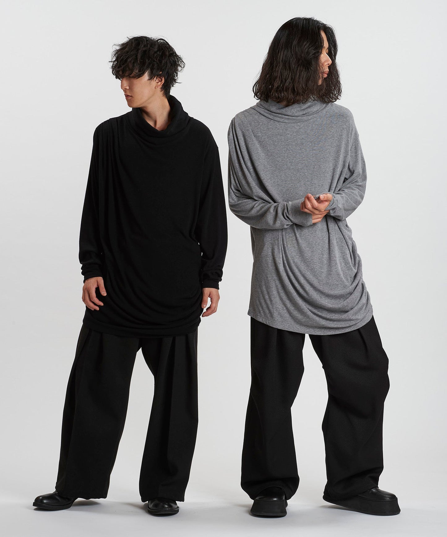 BLACK Model:H169cm / GRAY Model:H180cm