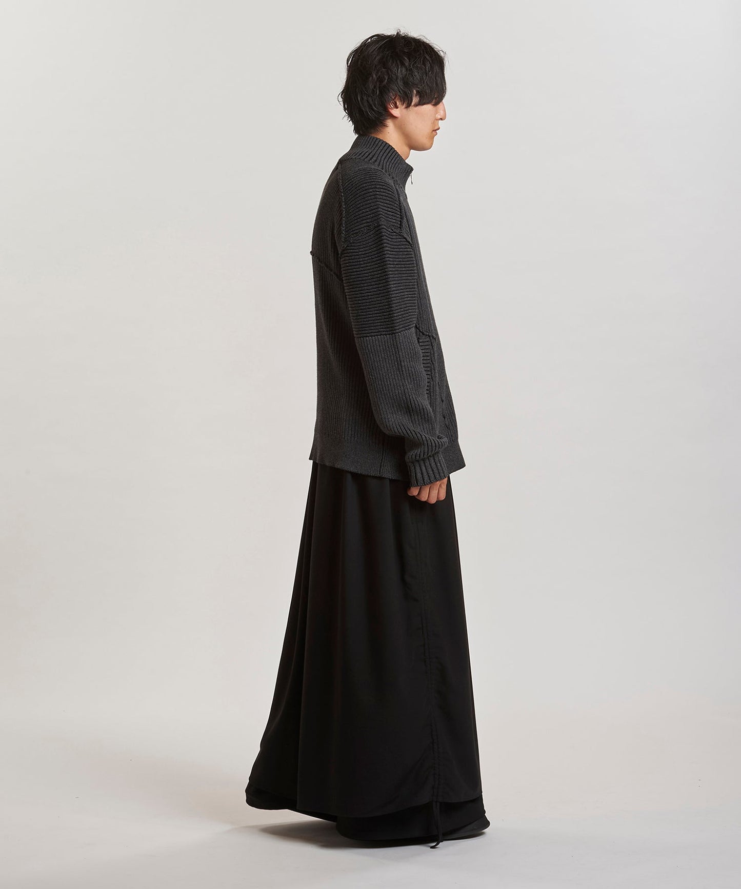 GRAY Model:H169cm