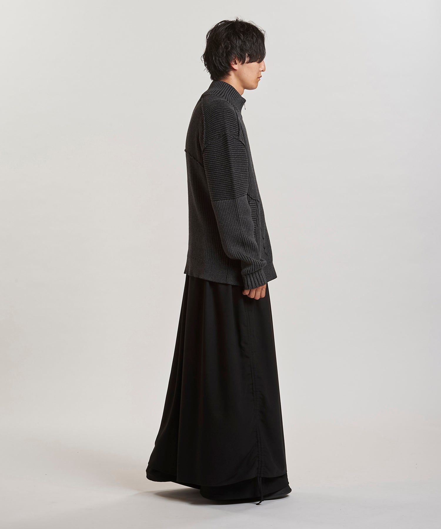 GRAY Model:H169cm