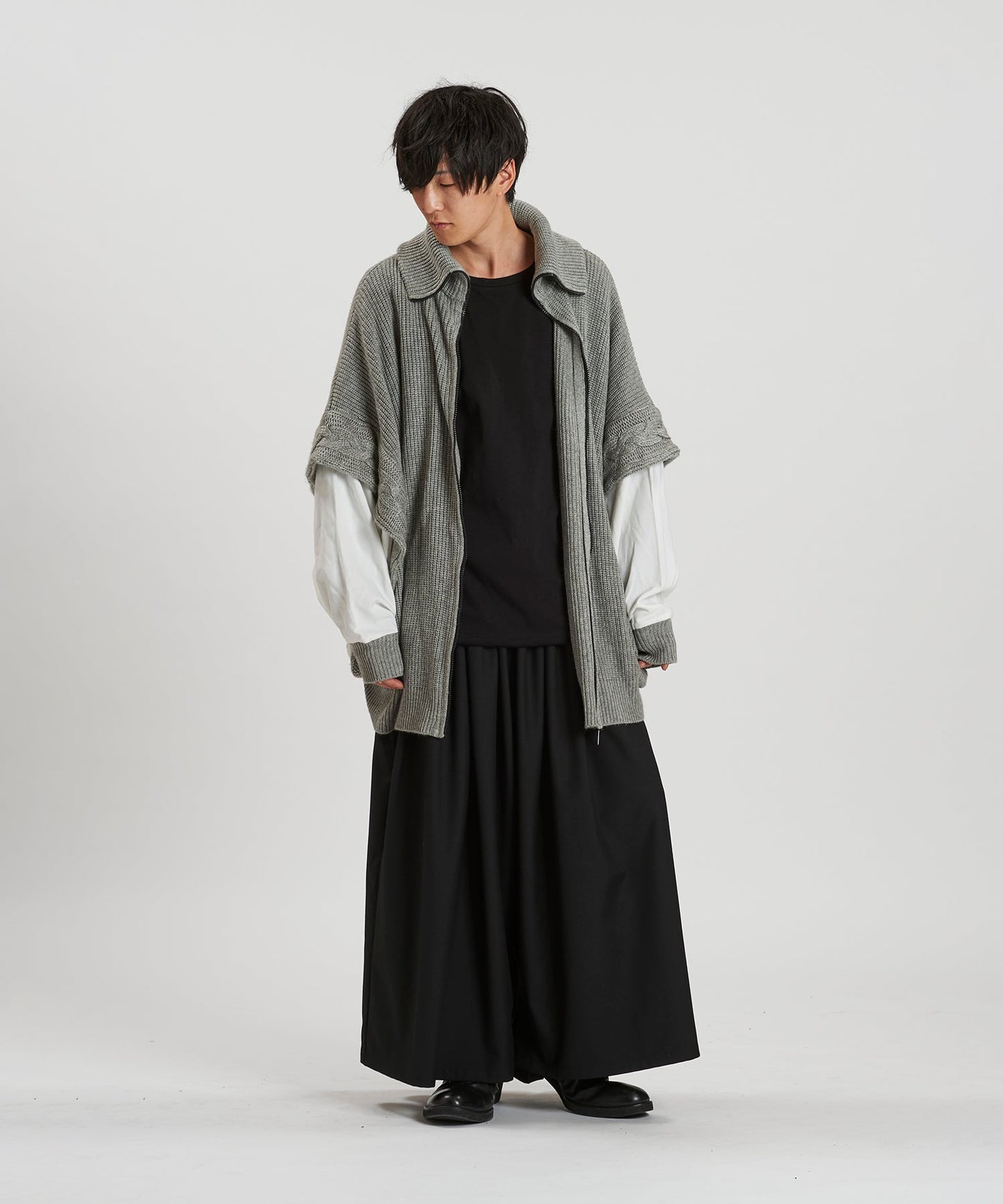 GRAY Model:H169cm