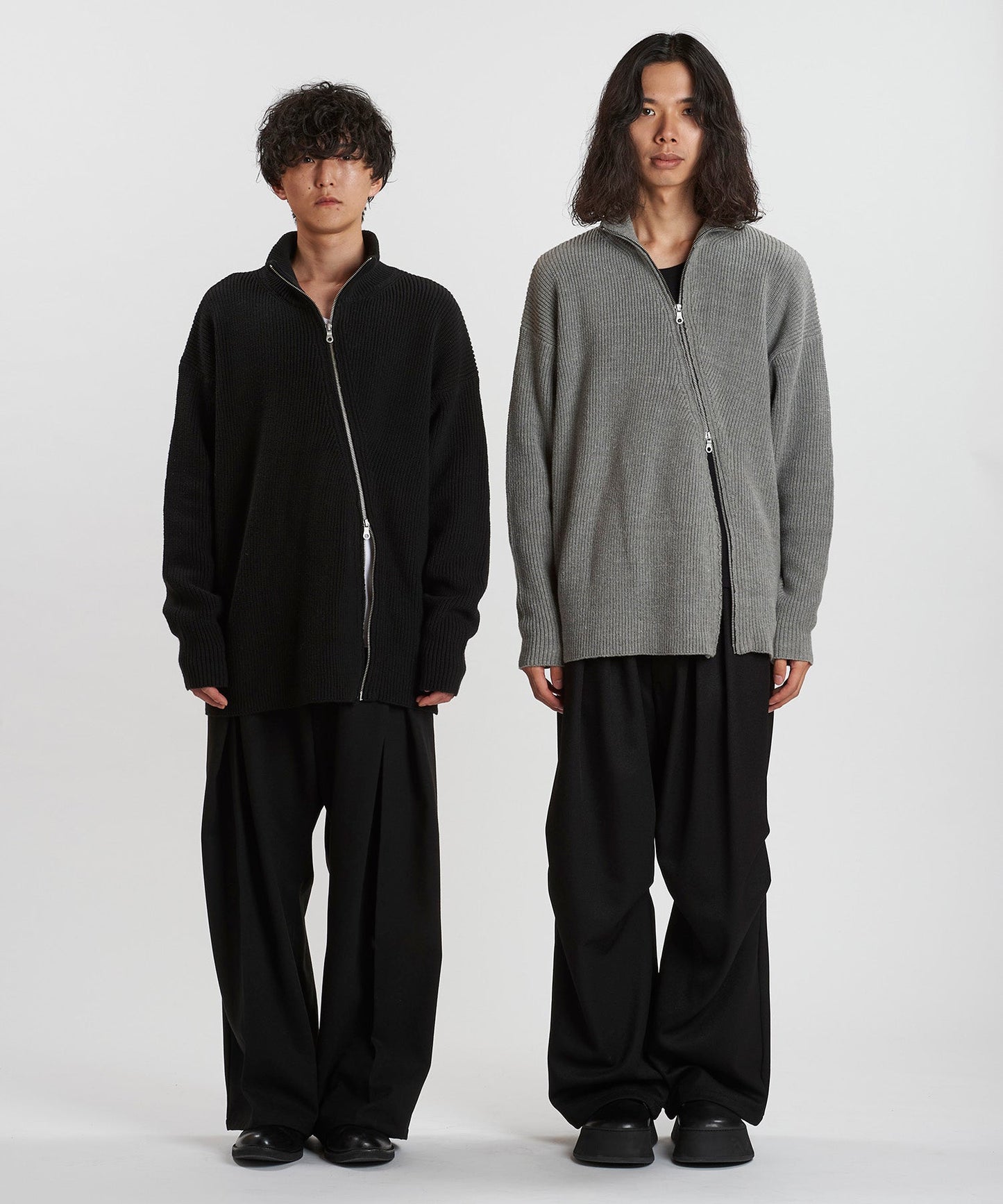 BLACK Model:H169cm / GRAY Model:H180cm