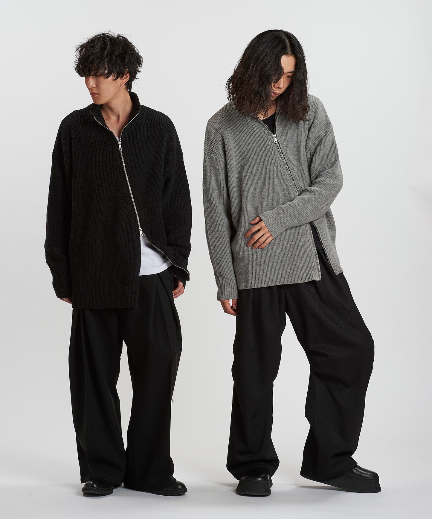 BLACK Model:H169cm / GRAY Model:H180cm