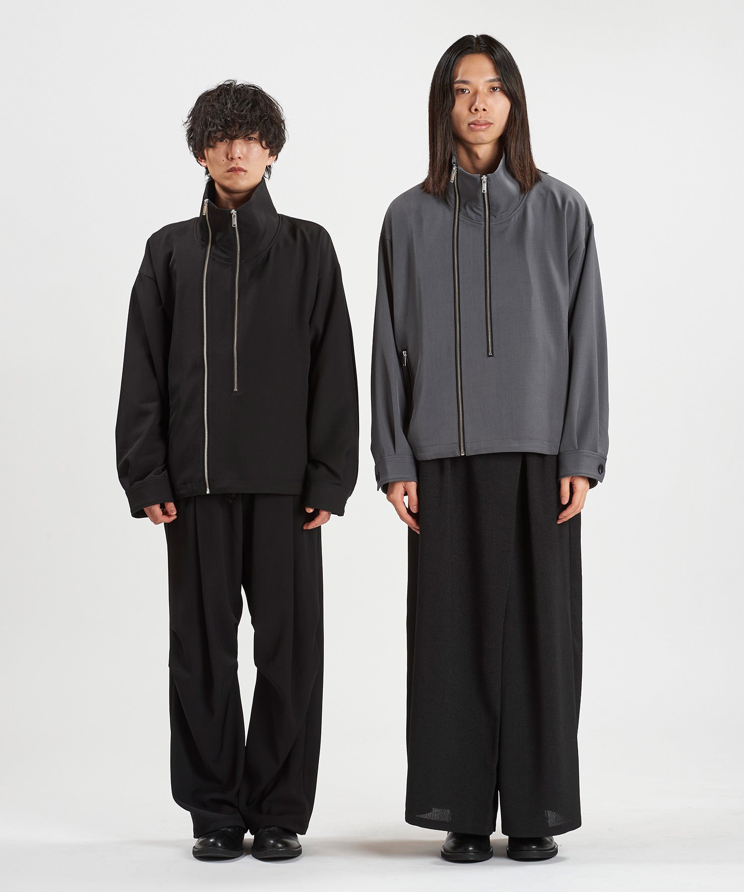 BLACK Model:H169cm / GRAY Model:H180cm