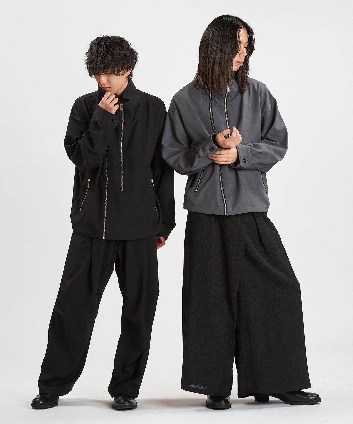 BLACK Model:H169cm / GRAY Model:H180cm