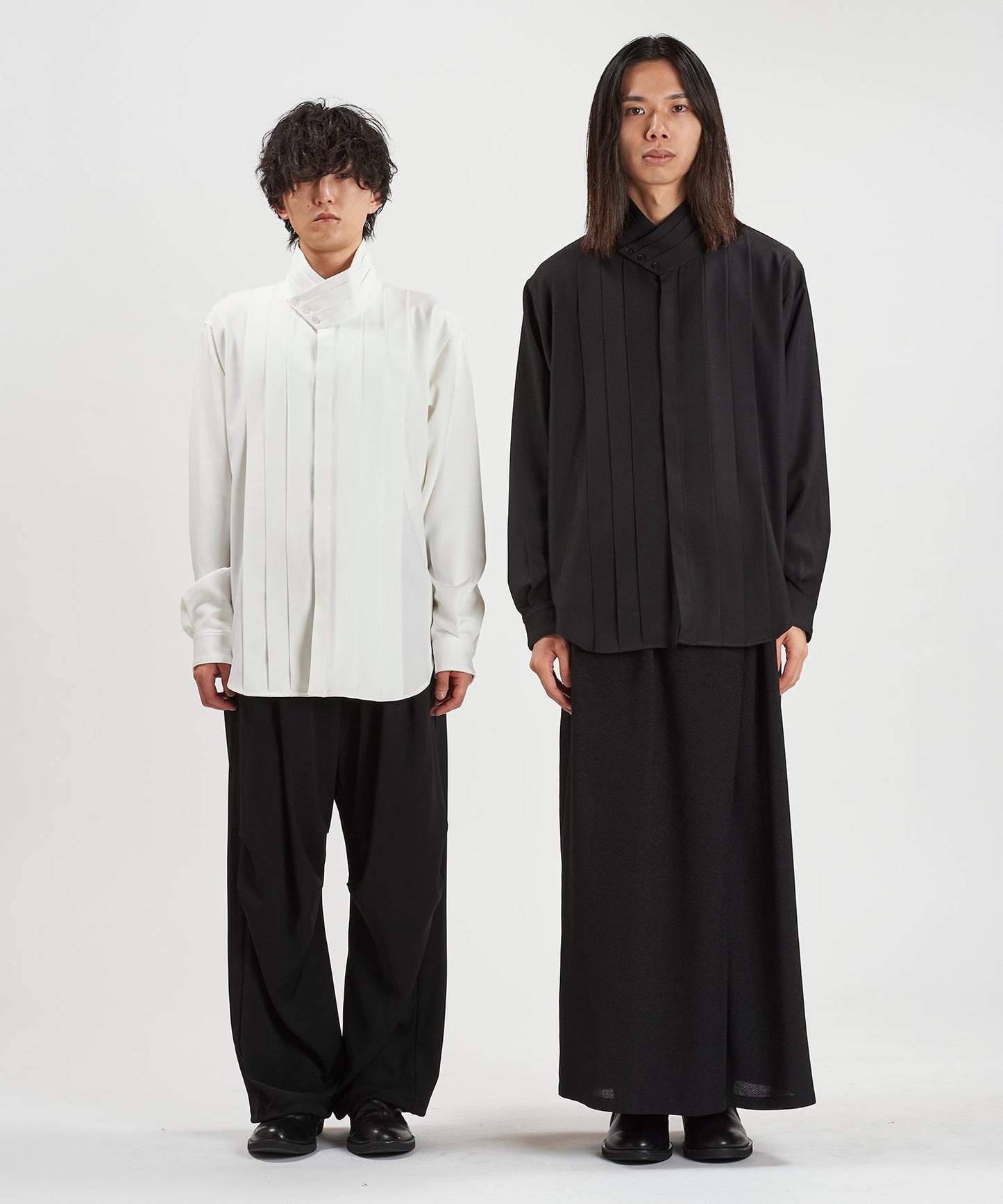 WHITE Model:H169cm / BLACK Model:H180cm