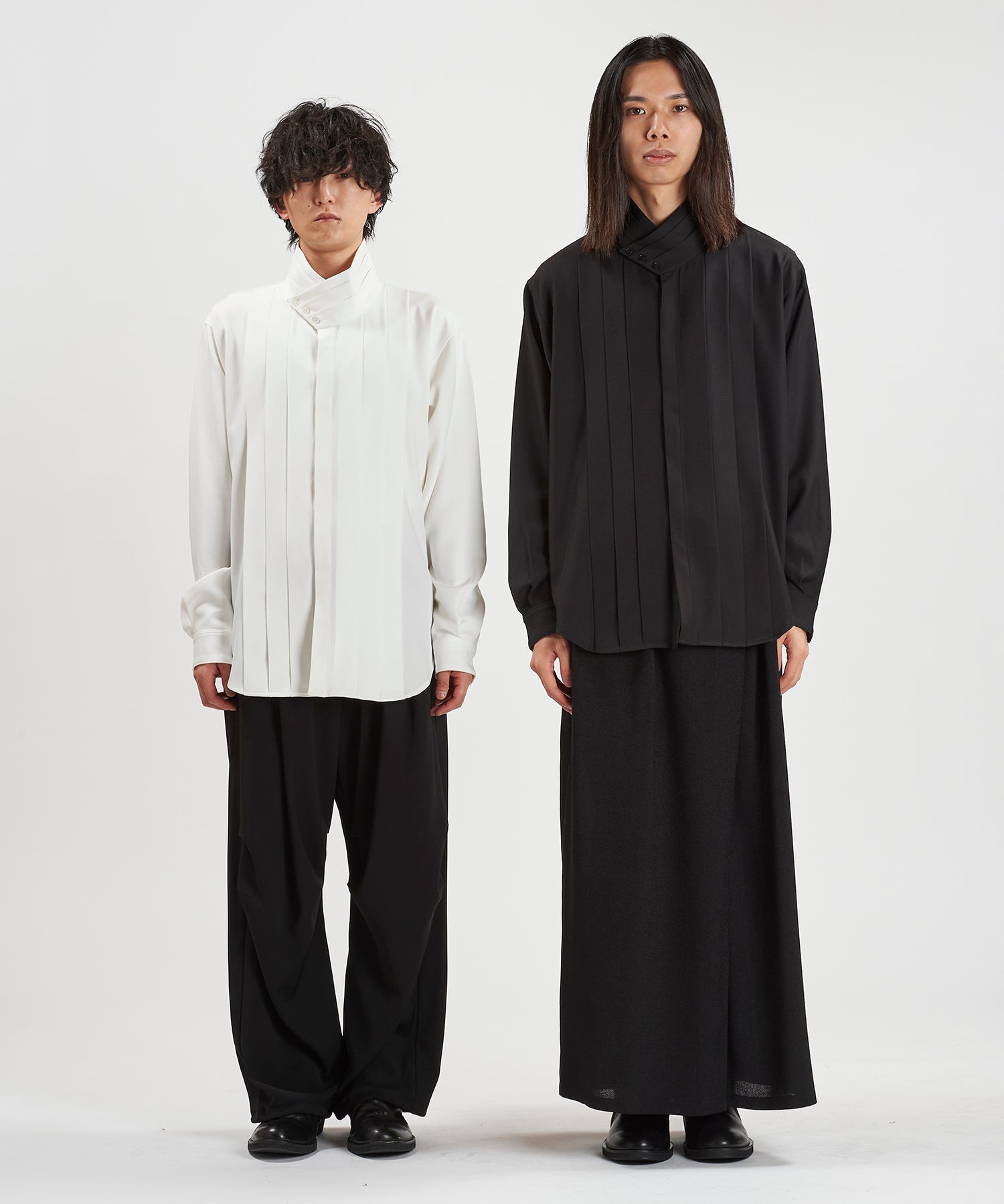 WHITE Model:H169cm / BLACK Model:H180cm