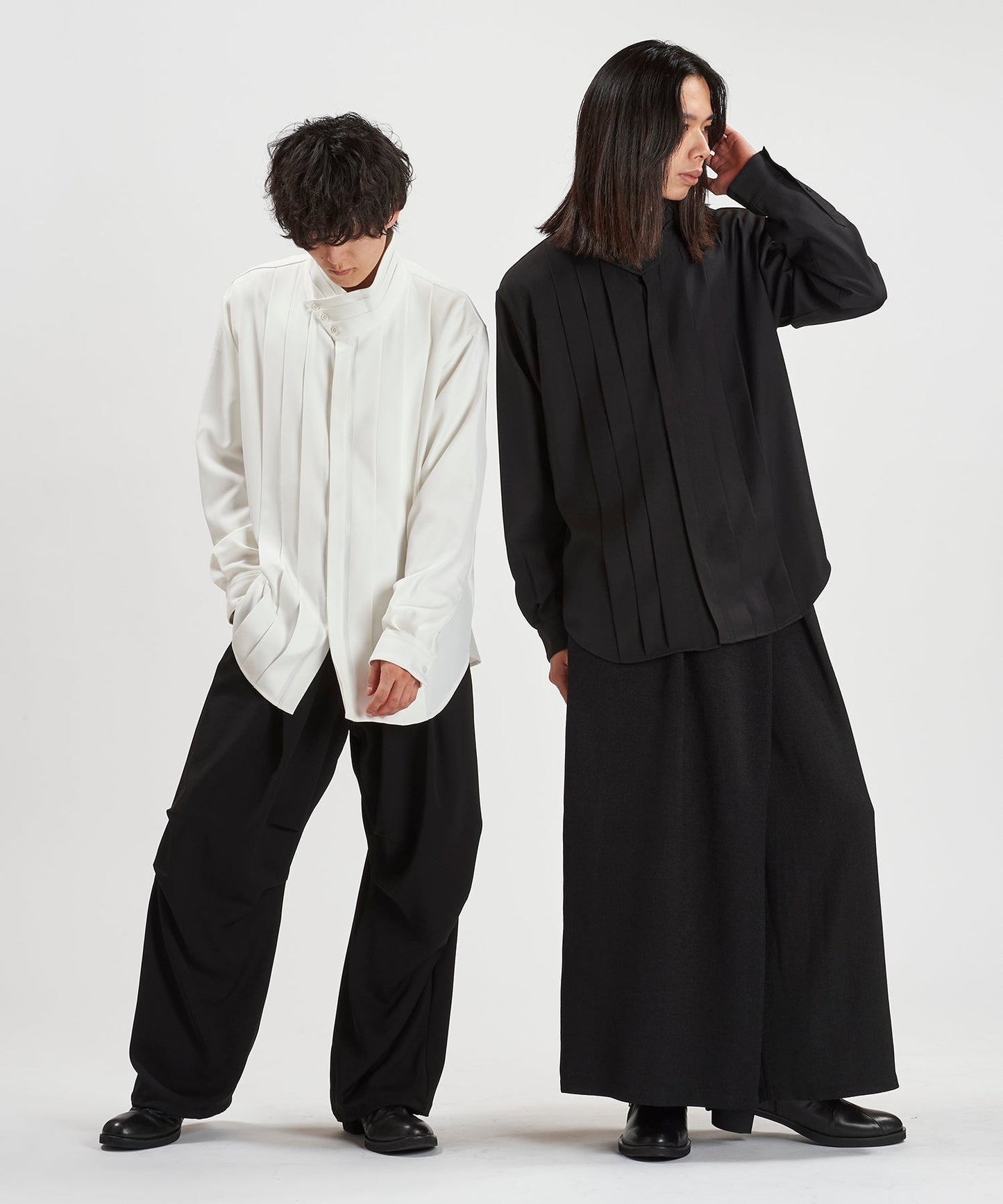 WHITE Model:H169cm / BLACK Model:H180cm