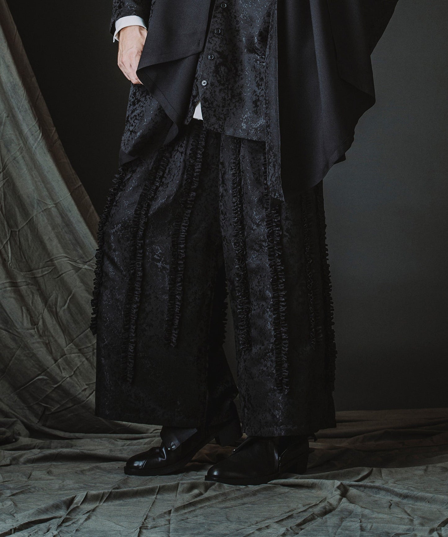 フリルバギートラウザーズ