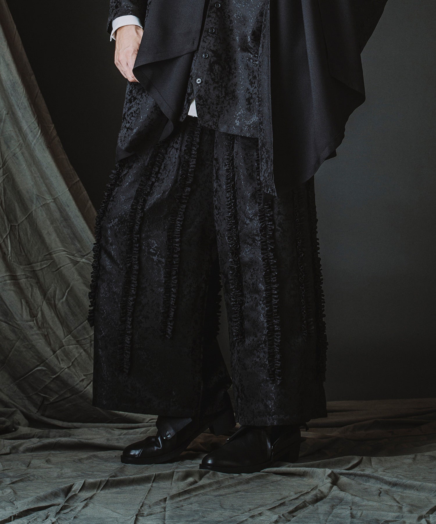 フリルバギートラウザーズ