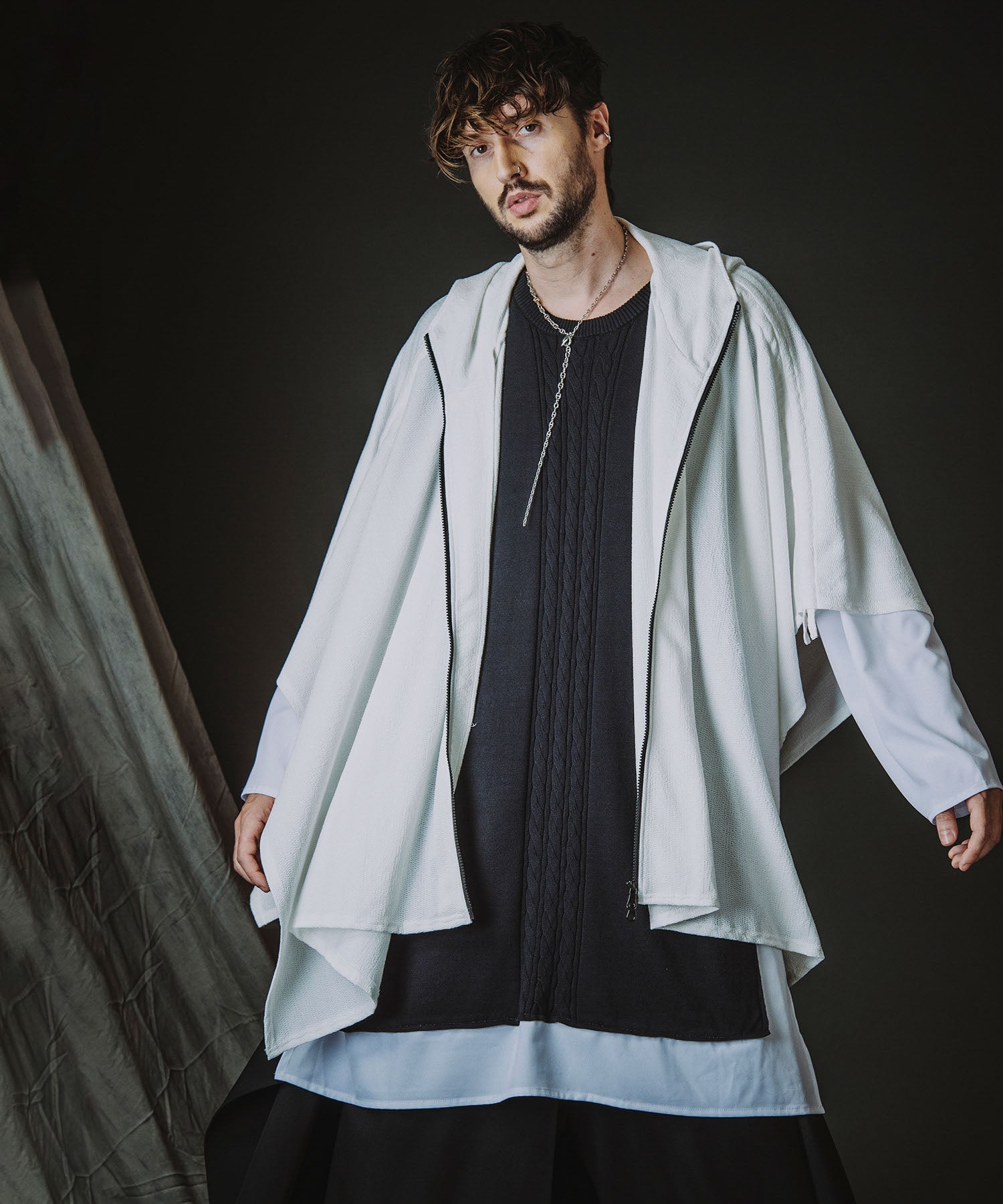 ドローストリングスフーデッドポンチョ