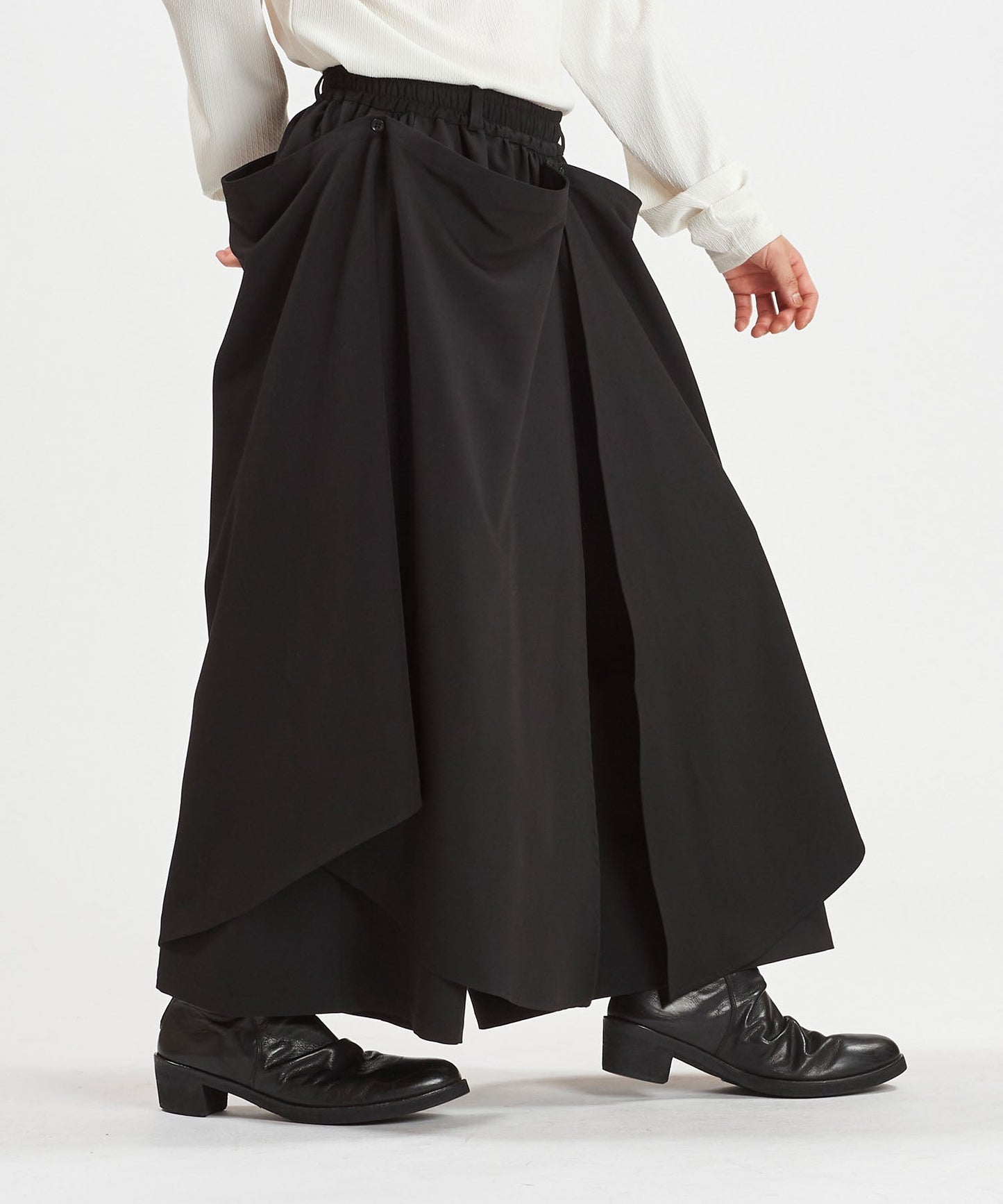 レイヤードケープバギートラウザーズ