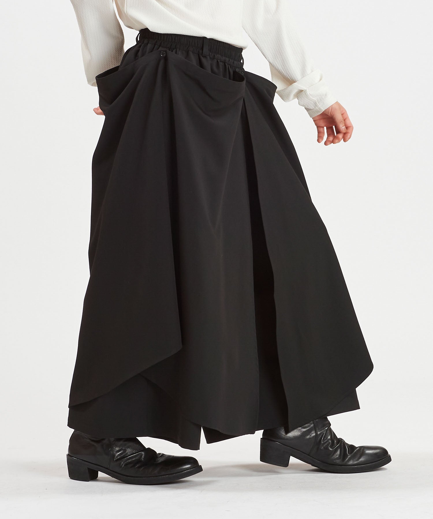 レイヤードケープバギートラウザーズ