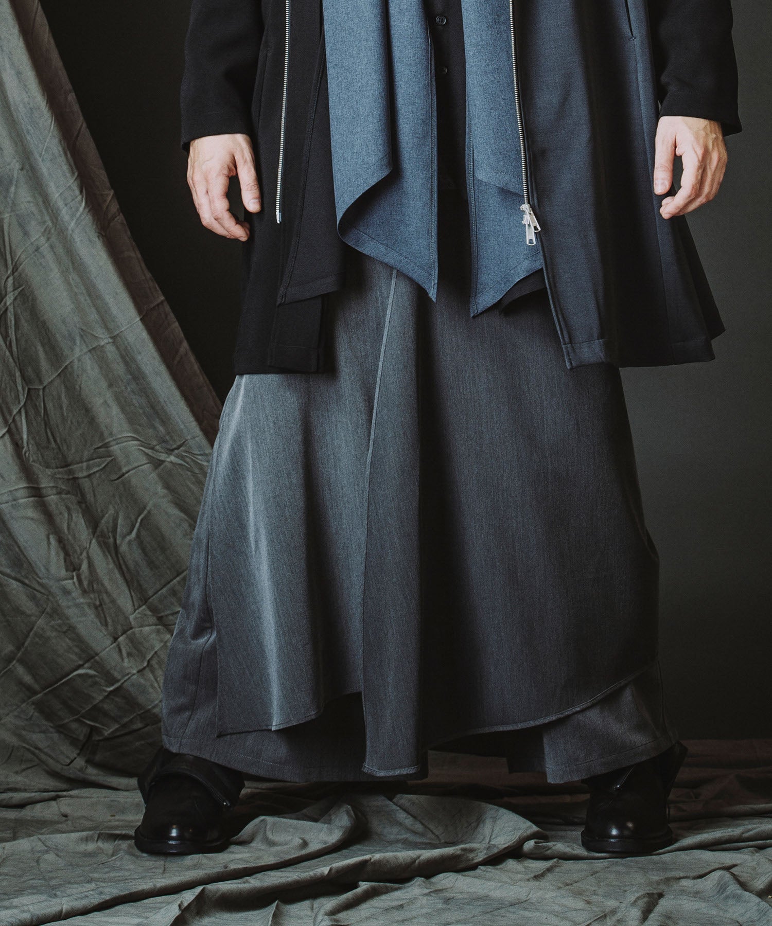 レイヤードケープバギートラウザーズ