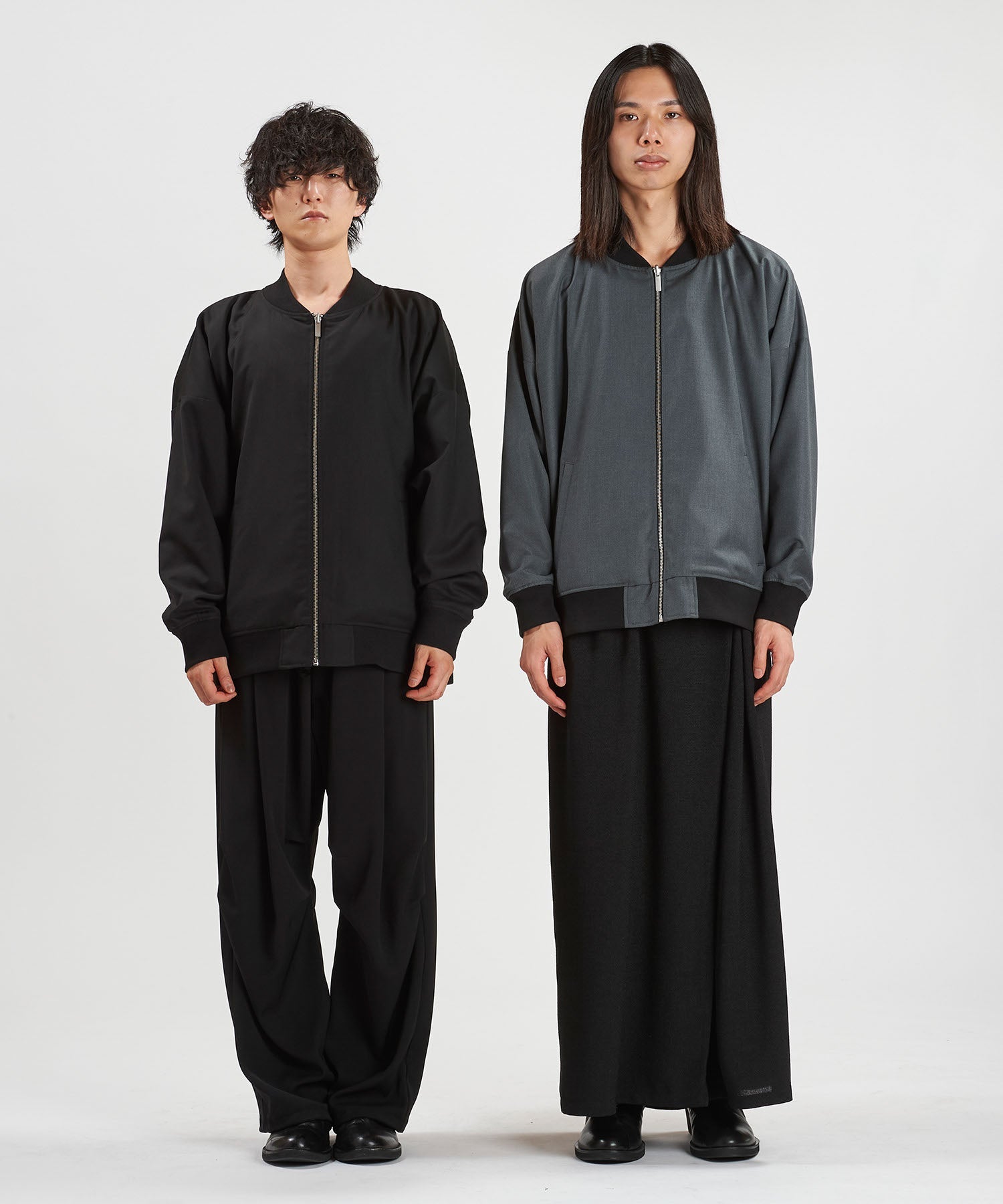 BLACK Model:H169cm / GRAY Model:H180cm