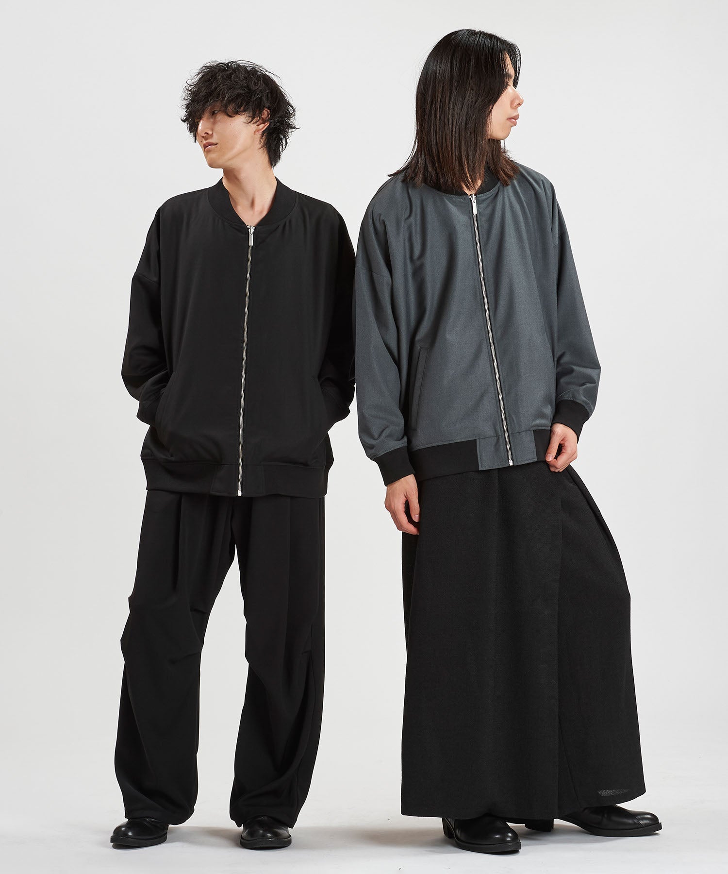 BLACK Model:H169cm / GRAY Model:H180cm